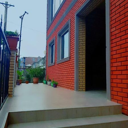 Hotel Holiday House Chkonia Batumi Esterno foto