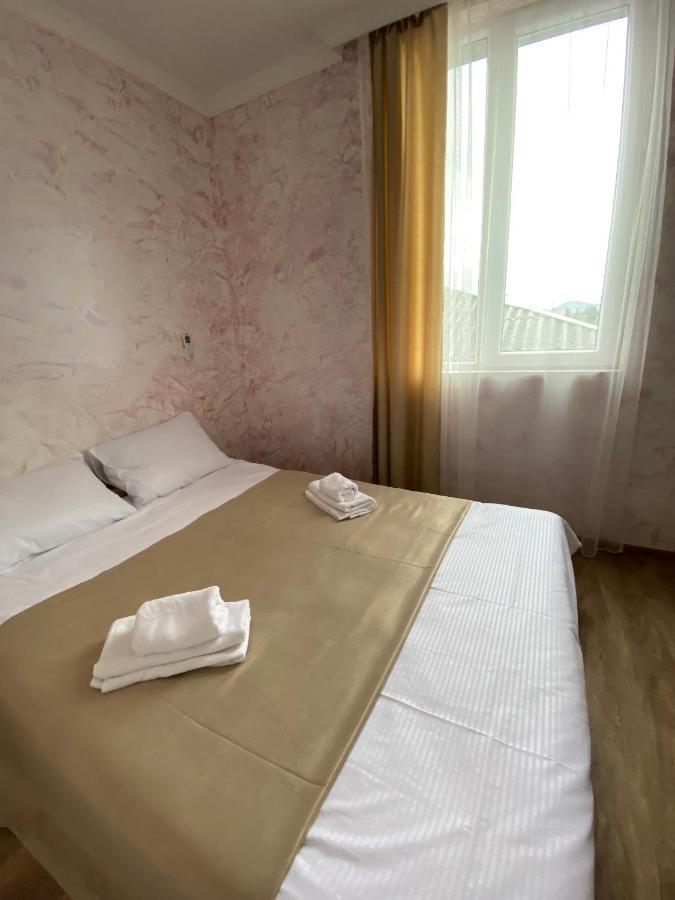 Hotel Holiday House Chkonia Batumi Esterno foto