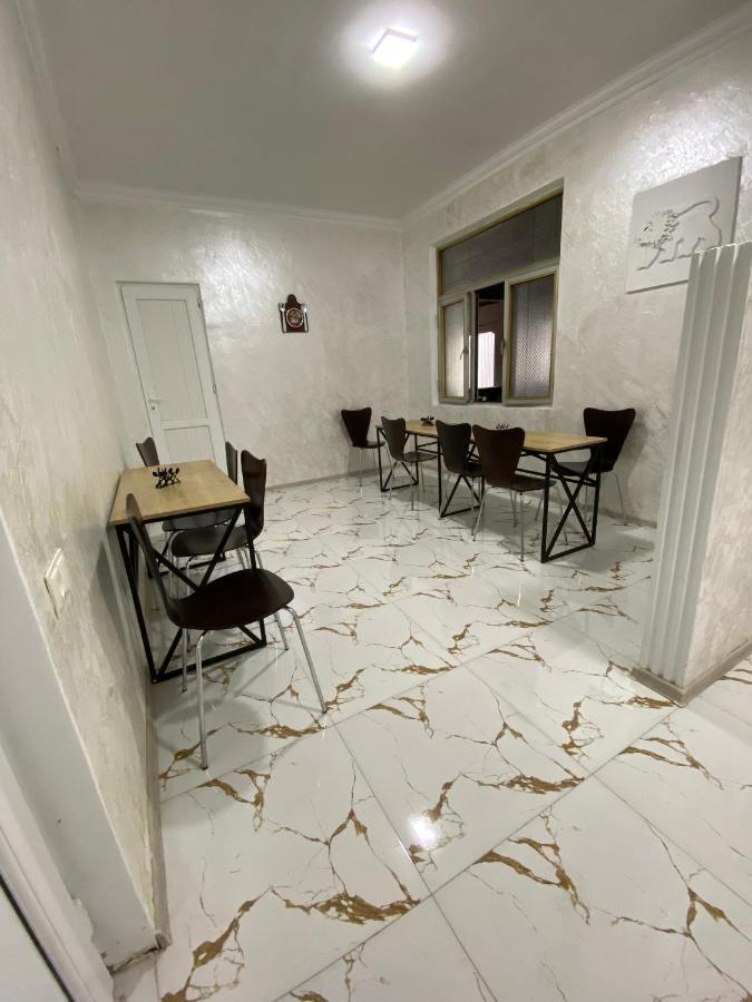 Hotel Holiday House Chkonia Batumi Esterno foto