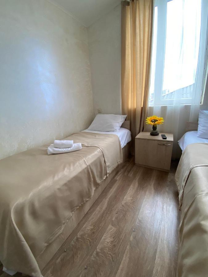 Hotel Holiday House Chkonia Batumi Esterno foto