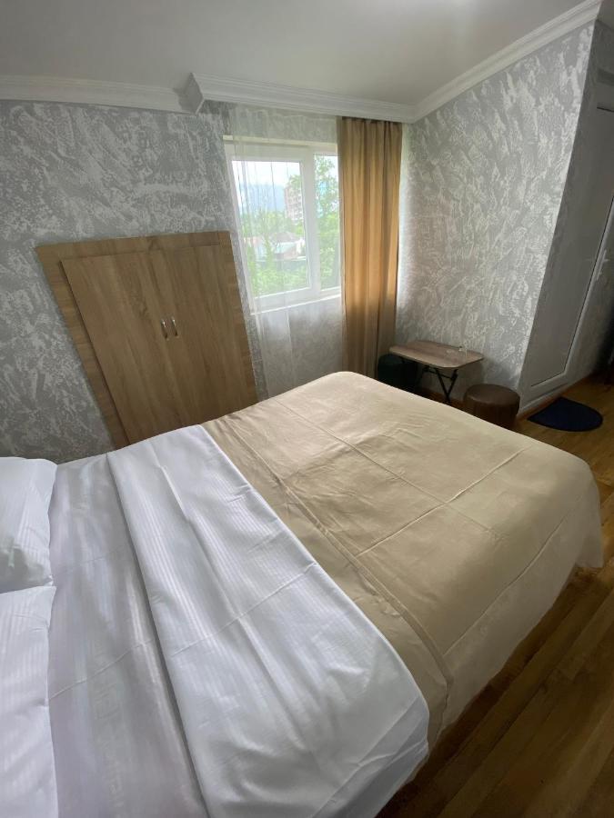 Hotel Holiday House Chkonia Batumi Esterno foto