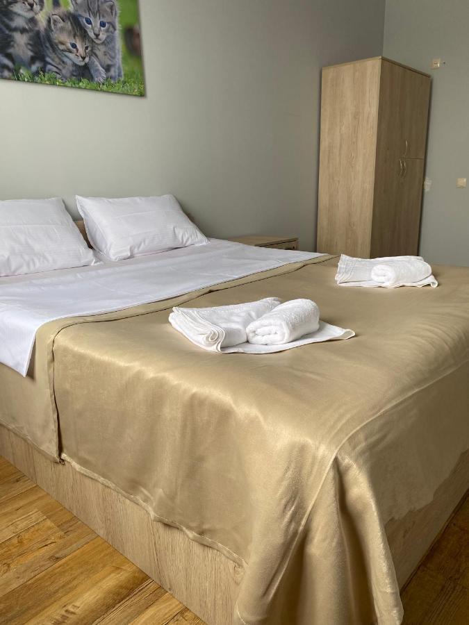 Hotel Holiday House Chkonia Batumi Esterno foto