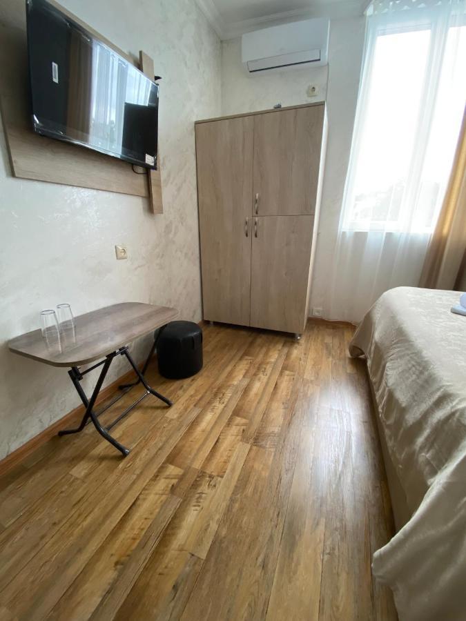 Hotel Holiday House Chkonia Batumi Esterno foto