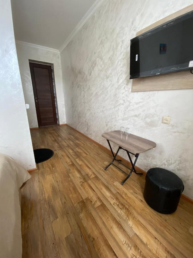 Hotel Holiday House Chkonia Batumi Esterno foto