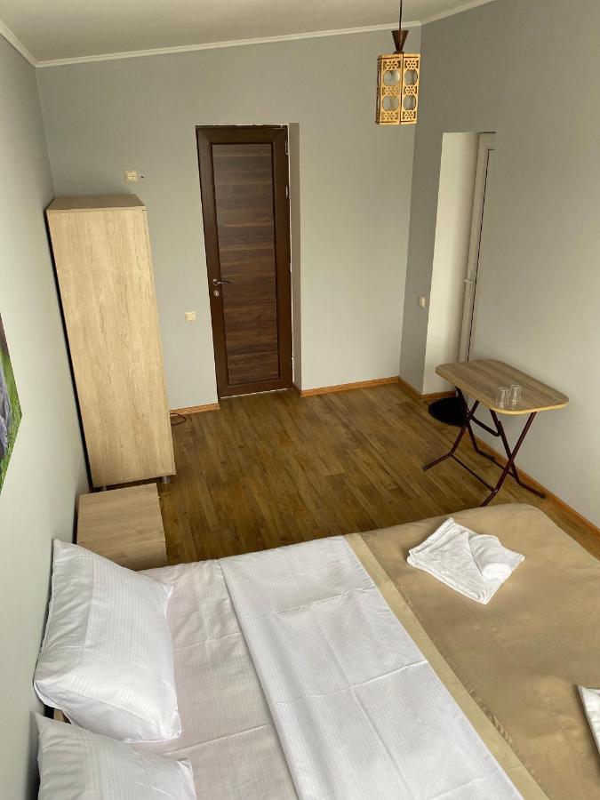 Hotel Holiday House Chkonia Batumi Esterno foto