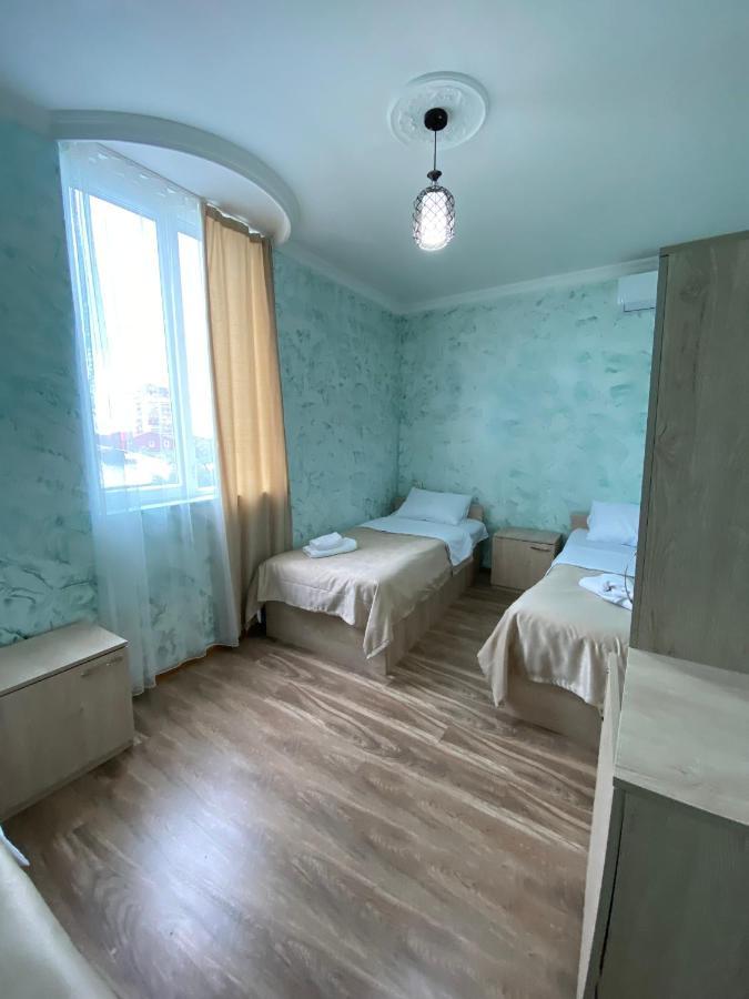 Hotel Holiday House Chkonia Batumi Esterno foto