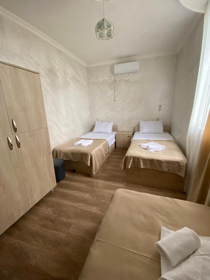 Hotel Holiday House Chkonia Batumi Esterno foto