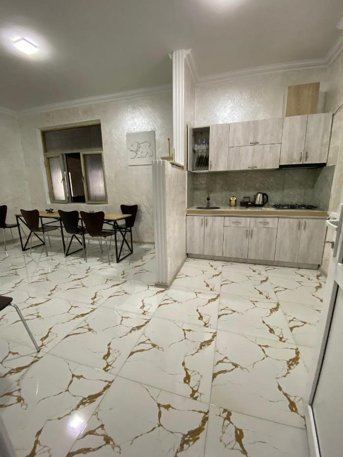Hotel Holiday House Chkonia Batumi Esterno foto