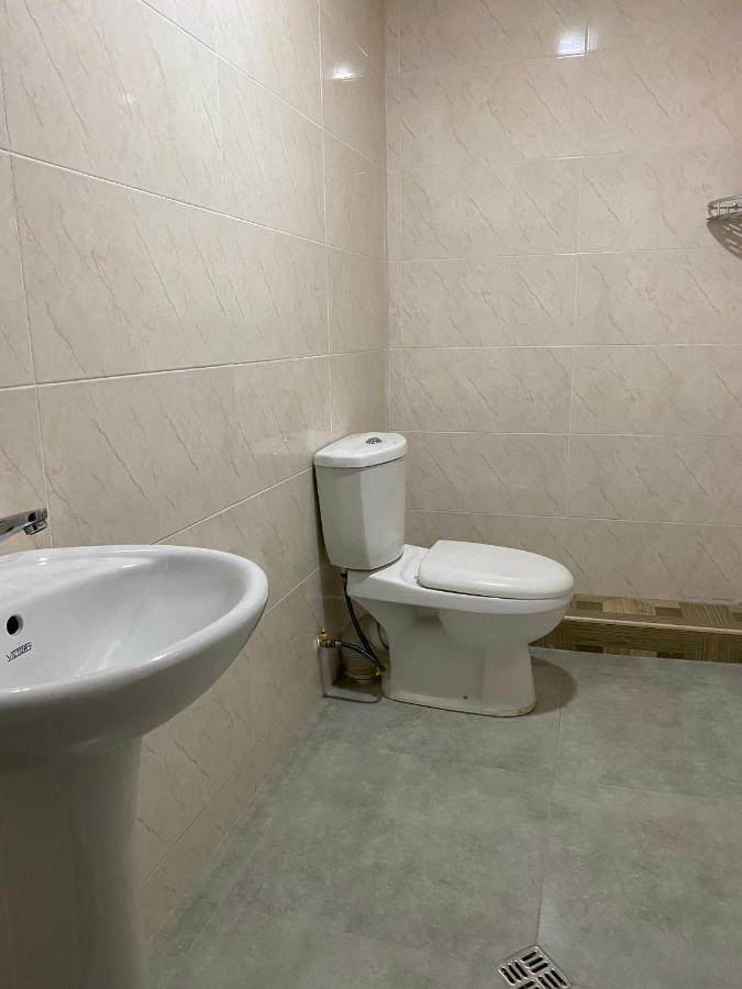 Hotel Holiday House Chkonia Batumi Esterno foto