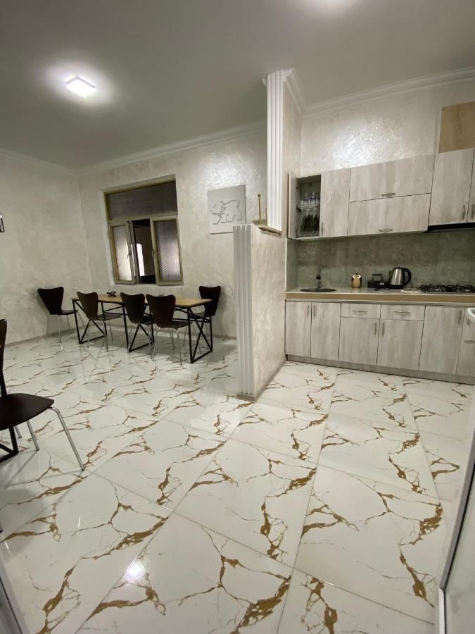 Hotel Holiday House Chkonia Batumi Esterno foto