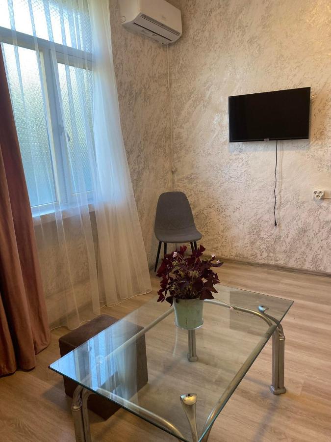 Hotel Holiday House Chkonia Batumi Esterno foto