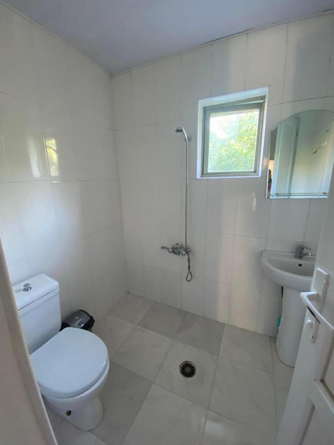 Hotel Holiday House Chkonia Batumi Esterno foto